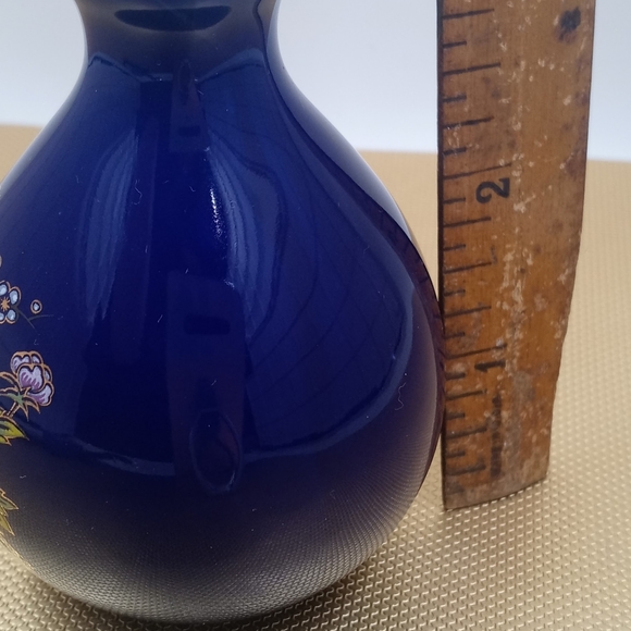 Small Japanese Style Vase, Cobalt Blue, Gold Rim with Peacock Design - Picture 8 of 11